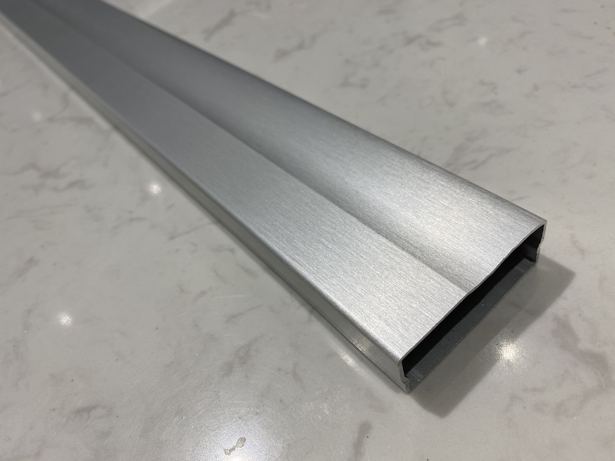 拉丝瓷泳银白